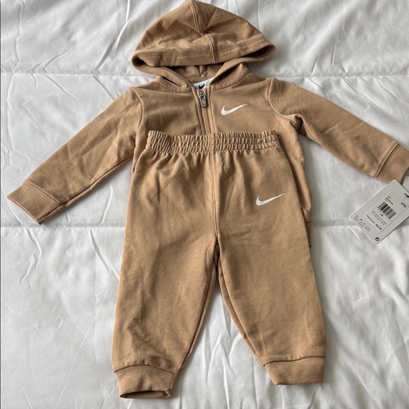 Nike 2 Piece Baby Set Size 9M NWT - Picture 2 of 5